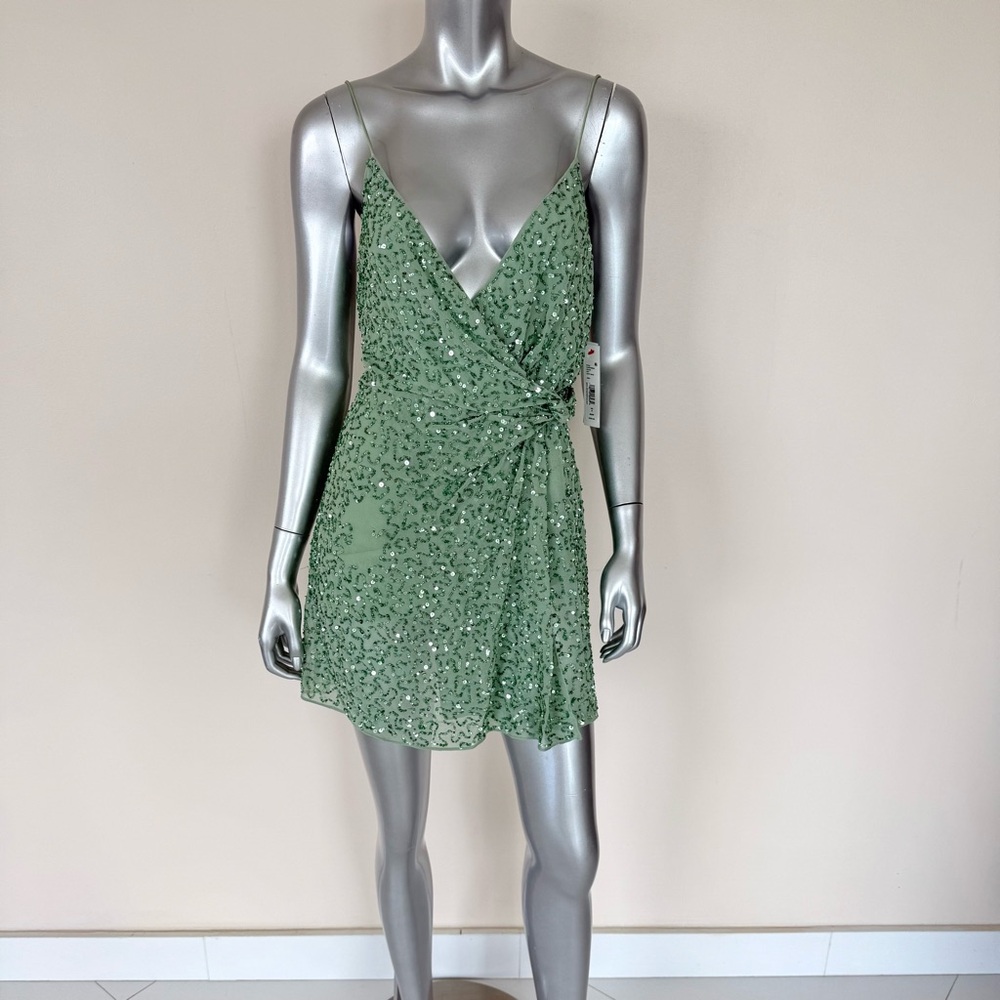 NWT!!! Alice + Olivia women dress size 6 Retail 550$